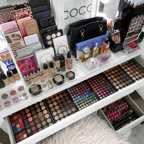 Makeup Bibir, Make Up Mata, Koleksi Makeup, Koleksi Parfum, Makeup Beauty Room, Penyimpanan Makeup, Makeup Collection Goals, Alat Makeup, Makeup Drawer Organization