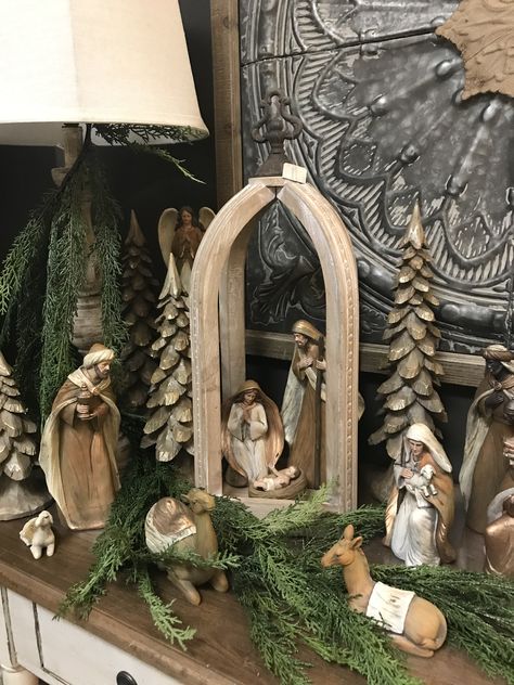 Nativity Scene Set Up Ideas, Farmhouse Nativity Scene Display, Nativity Scene Mantle Display, Nativity Display Ideas Holidays, Nativity Scene Table Centerpiece, Christmas Navity Scene Ideas, Navity Scene Display Ideas, Indoor Nativity Display Ideas, Nativity Mantel Ideas