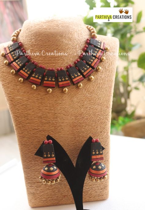 Terracotta Necklace Designs, Terracotta Jewellery Making Ideas, Terracotta Earrings Design, Terracotta Jewellery Designs Handmade, Terracotta Jewellery Designs Modern, Terracotta Necklace, Wood Jewelry Diy, Terracotta Jewellery Making, Terracotta Jewellery Designs