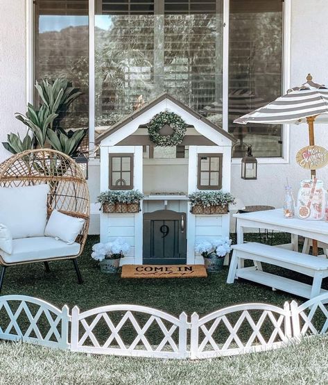 Outdoor Playhouse Makeover, Kids Playhouse Ideas, Outdoor Playhouse Plans, Playhouse Decor, Backyard Play Spaces, Playhouse Makeover, Playhouse Ideas, Outdoor Play Space, Outdoor Playhouse