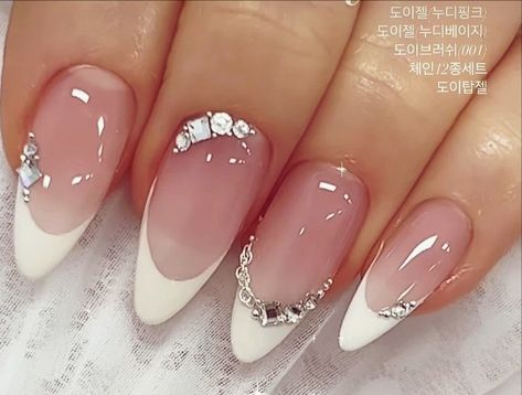 Bling French Tip Nails, Bling French Tip, Nail Móng Ngắn, Nail Art Mariage, Shiny Nails Designs, Feet Nail Design, Gel Nails French, Wow Nails, Fall Nail Art Designs