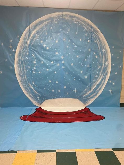 Snow Globe Decorations Classroom, Snow Globe Classroom, Snow Globe Picture Backdrop, Winter Wonderland Photo Backdrop Diy, Diy Snowglobe Photo Backdrop, Cheap Winter Wonderland Decorations, Winter Display Window, Giant Snowglobe Diy, Winter Backdrop Diy