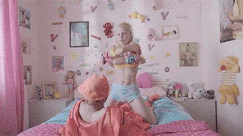 tumblr_mex84wpKDN1rrvpevo1_500.gif (500×281) Sixteen Jones, No Intro, Yolandi Visser, Die Antwoord, Latest Music Videos, David Guetta, Quito, Music Genres, Latest Music