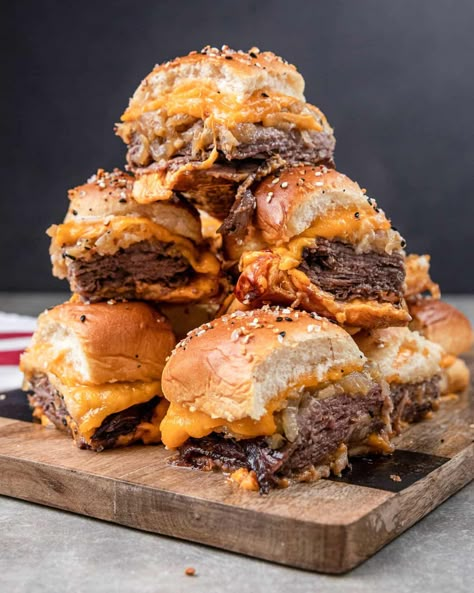 These roast beef and cheddar sliders are the perfect appetizers. Piles of roasted beef, melted cheddar, and caramelized onions. Roast Beef And Cheddar Sliders, Beef And Cheddar Sliders, Roast Beef And Cheddar, Sliders Recipes Beef, Beef And Cheddar, Easy Slider Recipes, Tender Roast Beef, Rolled Roast, Cheddar Cheese Recipes