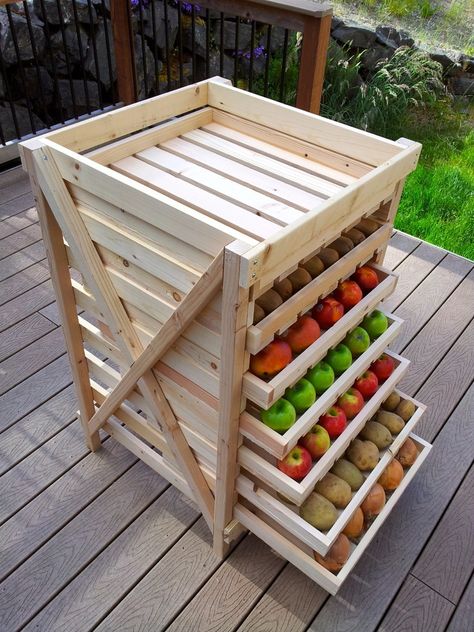 Diy Food Storage, Food Storage Shelves, Ladder Shelf Diy, Spring Diy Projects, Projects With Wood, Vegetable Rack, Diy Frühling, Produce Storage, Homesteading Diy