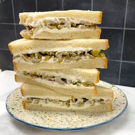 So simple and delicious, this three ingredient cream cheese and olive sandwich is the latest old-fashioned sandwich to get popular. Cream Cheese And Olive Sandwich, Cream Cheese Sandwich Recipes, Olive Sandwich, Carrot Sandwich, Cream Cheese Sandwich, Sandwich Spreads, Sugar Cream Pie, Cream Cheese Sandwiches, Cheese Sandwich Recipes