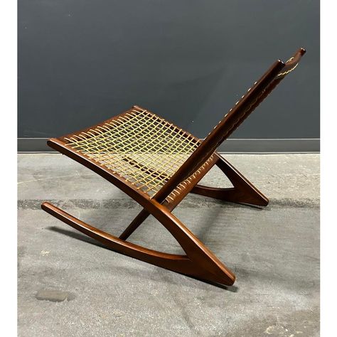 Stunning lines and rare mid century modern Frederik Kayser for Vatne Mobler, Model 599 rocking chair made of Afromosia teak with cord weave, Norway circa 1960s. This a beautiful piece to add to any mid century collection. Easy Chair Wooden, Mid Century Modern Rocking Chair, Rocking Chair Wood, Interior Chair, Mid Century Modern Chairs, Del Core, Wood Chair Design, Designer Chair, Modern Rocking Chair