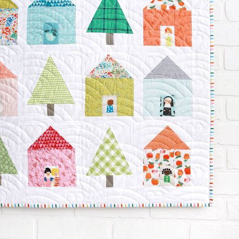 I've made a lot of baby quilts in the last 15 years and I think this one is my most favorite 👶🏠🌲💗 This quilt is a combo of two patterns -… Bird Quilt Blocks, Paper Piecing Tutorial, House Quilt Block, House Quilt Patterns, Pen Pattern, English Paper Piecing Quilts, Quilting Designs Patterns, Bird Quilt, House Quilts