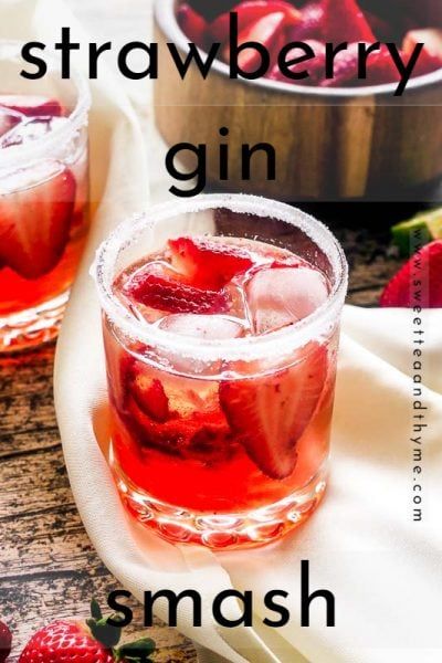 This fresh and fruity strawberry gin smash is a super simple cocktail that is perfect for spring and summer! Gin Smash Recipe, Gin Smash, Strawberry Gin, Strawberry Cocktails, Simple Cocktail, Gin Cocktail Recipes, Gin Drinks, Boozy Drinks, Sweet Drinks