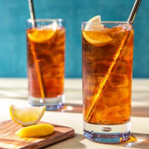 Brewing the Best Iced Tea | Cook's Illustrated Long Island Iced Tea Recipe, Iced Black Tea, Flavored Iced Tea Recipes, Homemade Iced Tea, Iced Green Tea, Asam Jawa, Iced Tea Recipes, Long Island Iced Tea, Rum Cocktails