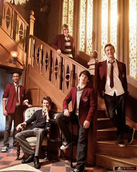 House of Anubis Eugene Simon, Boarding School Aesthetic, House Of Anubis, Anne Mcclain, China Anne Mcclain, Tiger Beat, China Anne, Group Poses, Teen Boy