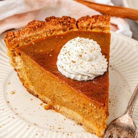 Keto Pumpkin Pie Keto Pumpkin Pie Filling, Keto Pumpkin Pie Recipes, Keto Pumpkin Pie Cheesecake, Pumpkin Pie Crustless, Pie In A Mug, Pie With Pecan Crust, Pumpkin Recipes Keto, Keto Baked Goods, Pumpkin Pie Muffins