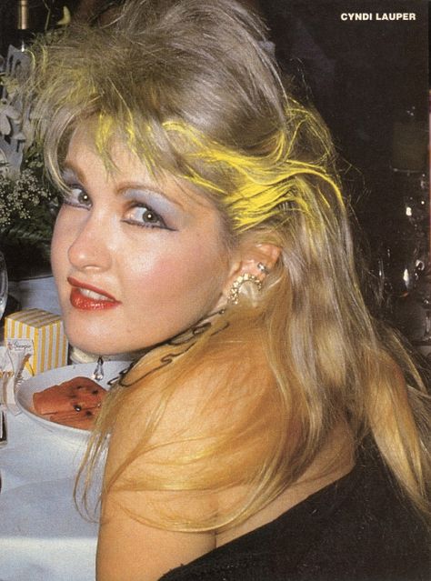 Beautiful Cindy Lauper 80's, 1980s Madonna, Cindy Lauper, 1980s Women, Women Of Rock, Cyndi Lauper, Women In Music, Music Fashion, Soft Hair