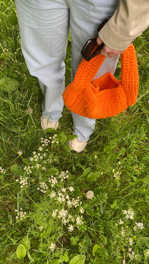 #crochet bag, #handmade by me, crochet bag aesthetic, #crochetdesign bag style, orange bag, outfit, #lifestyleblogger lifestyle blog, lookoftheday, #summervibes summer time, picnic vibes, green #aesthetic Photoshoot Ideas For Crochet, Crochet Bag Outfit Aesthetic, Crochet Bag Photography Ideas, Orange Bag Outfit Summer, Crochet Bag Photography, Orange Bag Outfit, Crochet Bag Outfit, Crochet Bag Aesthetic, Aesthetic Tutorial