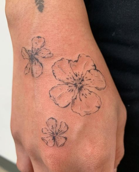 Handpoke Tattoo, Tattoos Inspo, Discreet Tattoos, Dainty Tattoos, Subtle Tattoos, Piercings And Tattoos, Little Tattoos, Simplistic Tattoos, Dope Tattoos