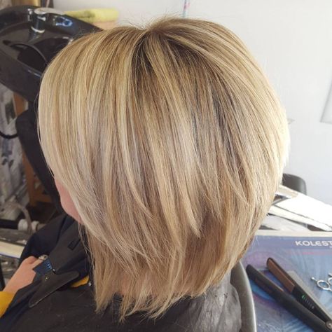 Two-Tier Bob With Side Bangs Medium Blonde Hair, Choppy Bob Haircuts, Textured Haircut, Blond Balayage, Medium Layered Haircuts, Bob Hairstyles For Thick, Choppy Bob Hairstyles, Mid Length Hair, Blonde Bobs