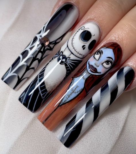 Jack And Sally Acrylic Nails, Jack And Sally Nails Art, Jack And Sally Nail Designs, Uñas Halloween Jack, Jack Skellington And Oogie Boogie Nails, Purple Halloween Nails, Scary Nails, Jack Y Sally, Hallowen Party