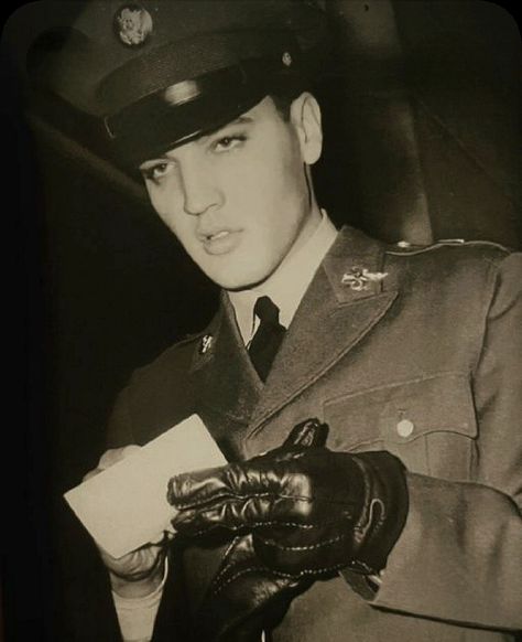 Elvis Presley Army, Paris January, Elvis Presley Songs, Elvis Presley Images, Young Elvis, Elvis Presley Pictures, Elvis And Priscilla, Elvis Movies, King Of Music