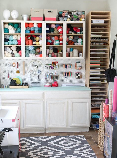 A colorful and organized craft room - lots of fun storage ideas! Basement Craft Rooms, Craft Storage Ideas, Grandma Crafts, Functional Crafts, Knitting Room, Crafting Space, Up Craft, Craft Shed, Yarn Organization