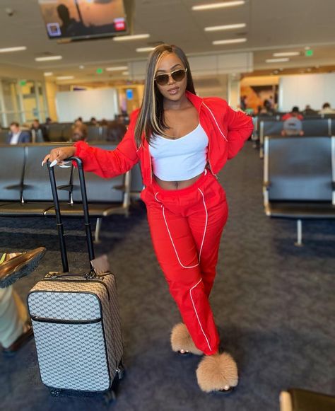 Cindyrella OG on Instagram: “We catch flights, not feelings 🤧 #NovaBabe” Airport Outfit Black, Girl Airport, Cute Airport Outfit, Catch Flights Not Feelings, Catch Flights, Airport Fits, Queen Outfit, Swag Outfits For Girls, Jogging Suit