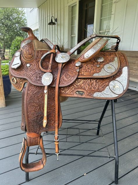 16” Dale Chavez Western Show Saddle FQHB Matching SET Breast Collar Headstall Custom Saddles Western, Western Saddles For Sale, Western Riding Tack, Western Pleasure Outfit, Western Tack Sets, Winchester 1873, Barrel Racing Saddle, Wade Saddles, Tack Box