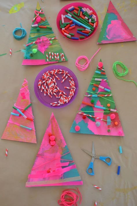 Christmas Crafts To Sell Handmade Gifts, Cardboard Christmas Tree, Christmas Art For Kids, Christmas Preschool, Christmas Crafts To Sell, Christmas Crafts For Kids To Make, Christmas Tree Crafts, Preschool Christmas, Easy Christmas Crafts