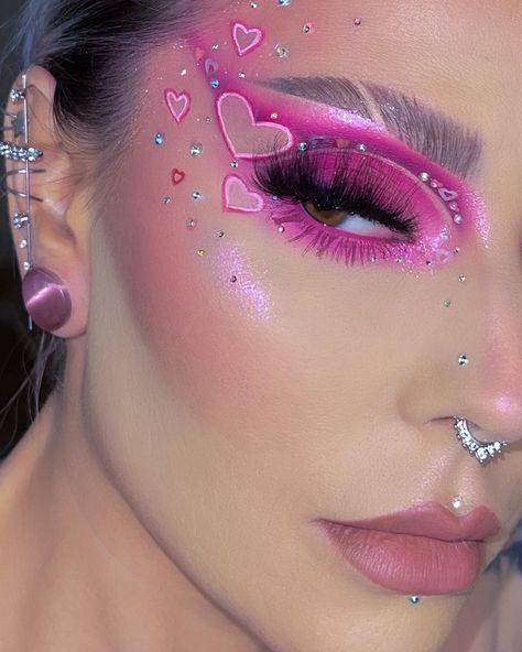 Glitter Face Makeup, Alternative Hairstyles, Festival Eye Makeup, Tatti Lashes, Rose Palette, Pastel Makeup, Cake Liner, Rhinestone Makeup, Honey Bun