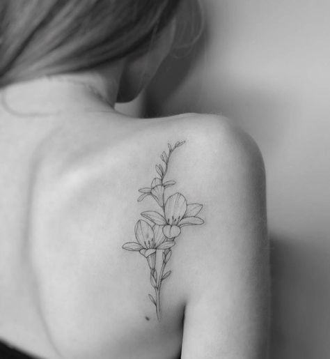 Delicate freesia tattoo done on the shoulder blade. Blade Tattoos For Women, Freesia Tattoo, Shoulder Blade Tattoos For Women, Shoulder Blade Tattoos, Tattoos Delicate, Illustrative Tattoos, Blade Tattoo, Shoulder Blade Tattoo, Freesia Flowers