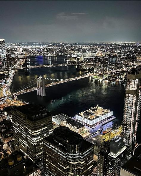 The amazing view from rooftop Overstory🍸 --- 📷 @bpvny 📍 @overstory --- #nuevayork #mpvny #nycblogger #picturesofnewyork #nycgo #nyctt #nyc #travelphotography #travelblogger #newyorkcitytt #NewYorkCity #night #nycrooftop #overstoey #brooklynbridge #brooklyn Rooftop Nyc, Nyc Rooftop, New York Pictures, Brooklyn Bridge, Travel Blogger, The Amazing, Brooklyn, Travel Photography, New York