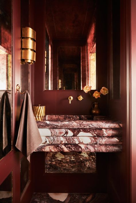 Moody Hotel Bathroom, Dark Red Powder Room, Cool Powder Room Ideas, Oxblood Bathroom, Burgundy Bathroom Ideas, Apartment Toilet, Red Tile Bathroom, Red Bathroom Ideas, Burgundy Bathroom