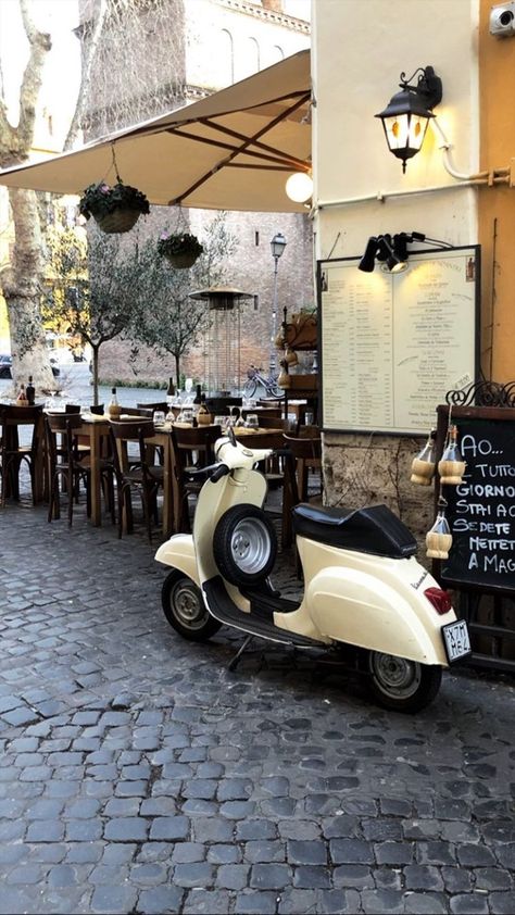 Corners of Rome full of Vespas and cute cafes #iliveitaly Rome Street Photography, Rome Cafe Aesthetic, Rome Vespa, Rome Cafe, Cafe Italy, Rome Nightlife, Rome Cafes, Mandala House, Civitavecchia Italy