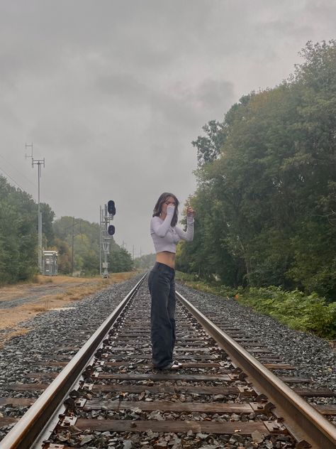 Traintrack Photoshoot Ideas, 16 Photoshoot, Summer Set, Train Tracks, Instagram Ideas, Book Art Drawings, Strike A Pose, Railroad Tracks, Cute Hairstyles