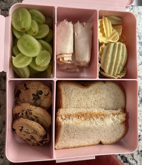 Korean Lunchbox Aesthetic, College Cafeteria Food, Pasta School Lunch, Teenager Lunch Ideas For School, College Lunch, Snack Aesthetic, Aesthetic Lunch, School Lunch Recipes, Lunch Box Ideas