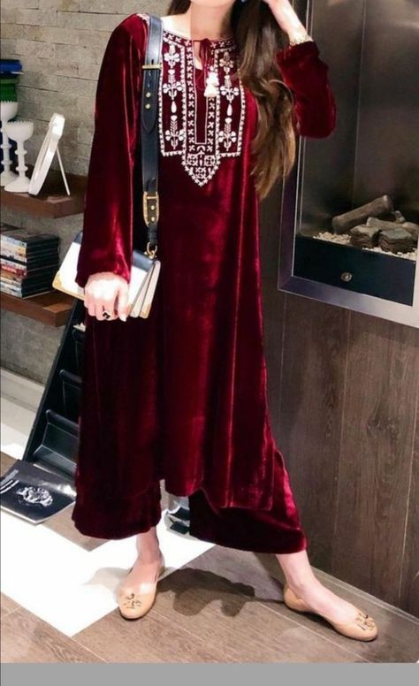 Velvet Frock Design, Stylish Velvet Dress, Velvet Frock, Velvet Suit Design, Velvet Dress Designs, Pakistani Fashion Casual, Pakistani Dresses Casual, Pakistani Fashion Party Wear, Pakistani Fancy Dresses