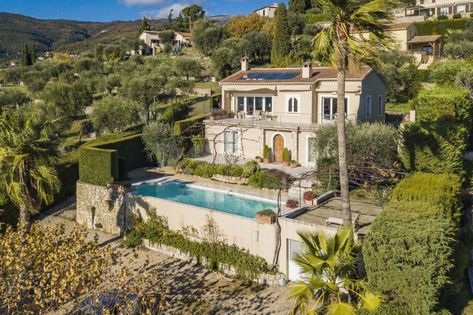 Villa for sale in Provence-Alpes-Côte d'Azur, Alpes-Maritimes (06), Châteauneuf-Grasse | French-Property.com بيوت ملكية, Villa Style Home, Tuscan Style Villa, Tuscan Architecture, French Riviera Style, Close Protection, French Villa, Greece Villa, Villa Style