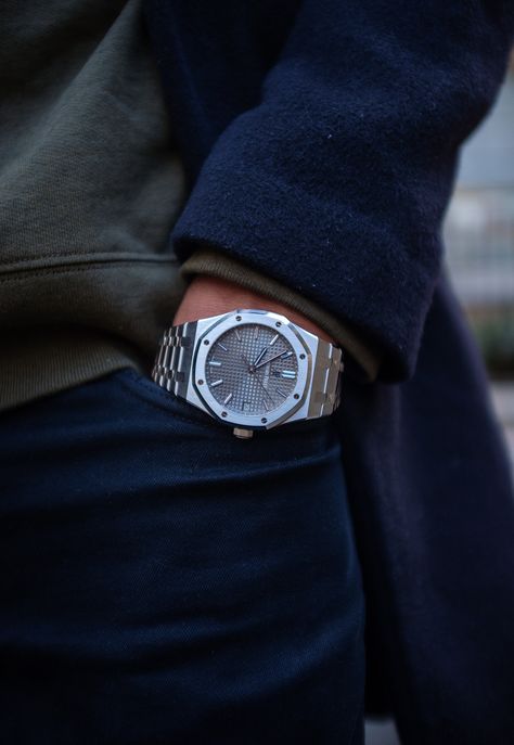 Why This Audemars Piguet Is The Original Baller Watch | Retroworldnews Watch Outfit, Audemars Piguet Men, Ap Watch, Hublot Classic, Audemars Piguet Watches, Tom Ford Men, Wrist Wear, Audemars Piguet Royal Oak, Stylish Watches