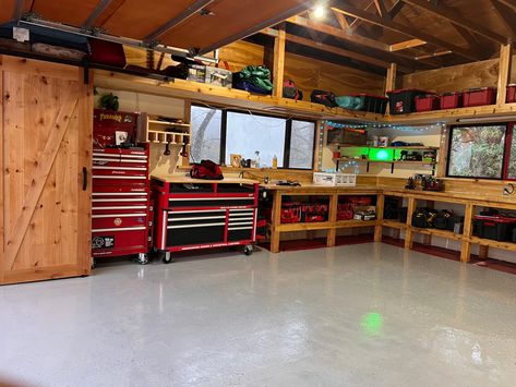 Diy Garage Cabinets, Garage Workshop Layout, Garage Workbench Plans, Diy Garage Work Bench, Pole Barn Garage, Garage Storage Inspiration, Garage Workshop Plans, Garage Design Interior, Doors Diy