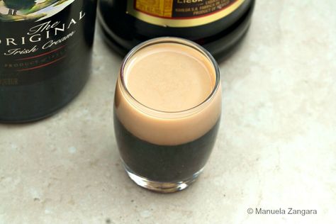 Baby Guinness Baby Guiness, Baby Guinness, Guinness Cocktail, Baileys Irish, Baileys Irish Cream, Easy Drinks, Adult Beverages, Irish Cream, Fun Cocktails