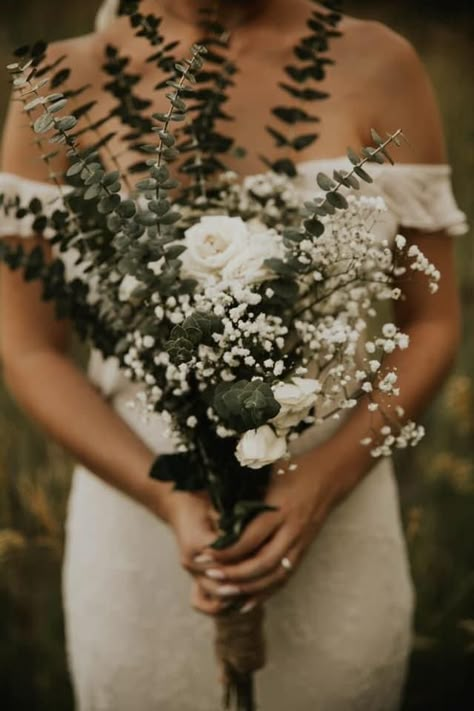 Simple Bridesmaid Bouquets, Eucalyptus Wedding Bouquet, Simple Bouquet, Simple Wedding Bouquets, Bouquet Garden, Greenery Bouquet, Eucalyptus Bouquet, White Roses Wedding, Wedding Bouquets Bride