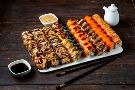 Free photo sushi set with various fillin... | Free Photo #Freepik #freephoto #sushi #japanese-food #japan-food #asian-food Japanese Food Sushi, Salmon And Shrimp, Nigiri Sushi, Sushi Set, Sleepover Food, Sushi Rolls, Yum Yum Chicken, Seafood Dishes, Vegetarian Dishes