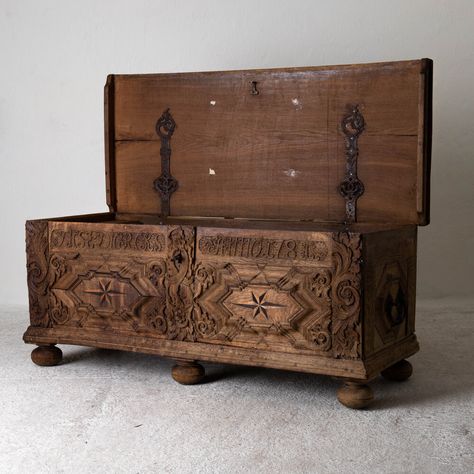 Tech Room, Wooden Trunks, Living Room Setup, Antique Trunk, Blanket Chest, European Antiques, Embroidery Neck Designs, Wood Chest, Contemporary Interior Design