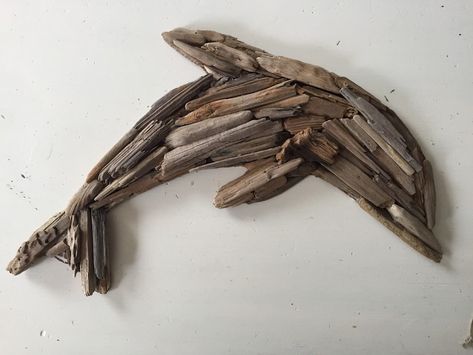 Driftwood Dolphin, Driftwood Fish, Driftwood Furniture, Diy Beach Decor, Driftwood Diy, Driftwood Mirror, Driftwood Art Diy, Nautical Crafts, Driftwood Projects