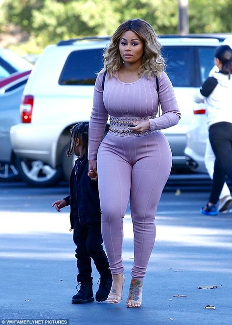 21 pounds down: The mum-of-two was clad in a form-fitting, pink bodysuit, which featured a... Pink Bodysuit Outfit, Black Chyna, Bad Outfits, Celebrity Shoes, Bodysuit Outfit, Celebrity Style Inspiration, Blac Chyna, Celebrity Fashion Trends, Body Suit Outfits