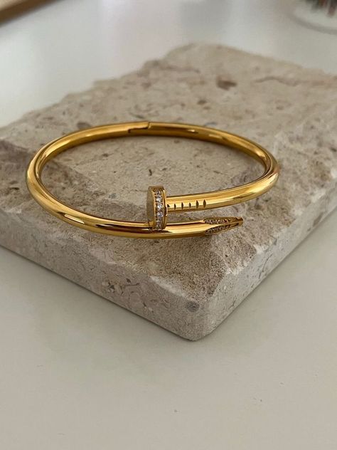 Gold Luxury Bracelet, Jewelry Product Shots, Modern Gold Jewelry, Expensive Jewelry Luxury, Luxe Jewelry, Trendy Nail, Gold Bracelet Cuff, Jewelry Fashion Trends, Classy Jewelry