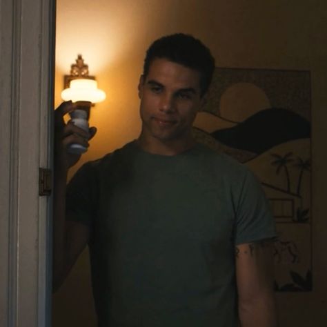 Chad Meeks-Martin played by Mason Gooding in Scream VI (6) Chad Meeks Martin Aesthetic, Chad Meeks Martin Icons, Chad Scream Vi, Chad Meeks Scream 6, Chad Meeks Martin, Ethan And Chad Scream 6, Scream 6 Chad, Scream Queens Chad Radwell, Tara And Chad Scream