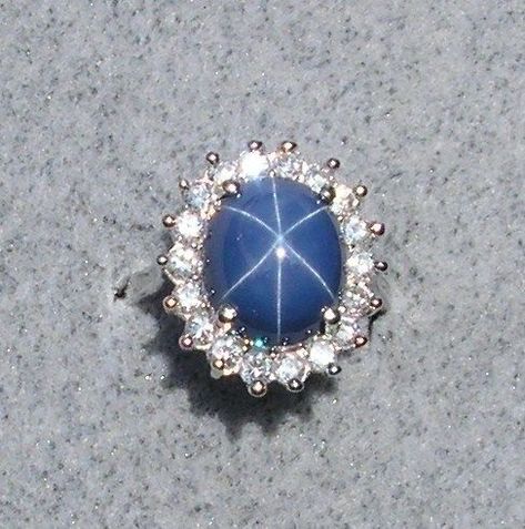 Vintage Signed Linde Lindy CRNFLWR Blue Star Sapphire Created Rhodium Star Sapphire Ring Vintage, Star Sapphire Engagement Ring, Star Sapphire Jewelry, Star Sapphire Stone, Blue Star Sapphire Ring, Star Rings, Gorgeous Rings, Star Sapphire Ring, Blue Star Sapphire