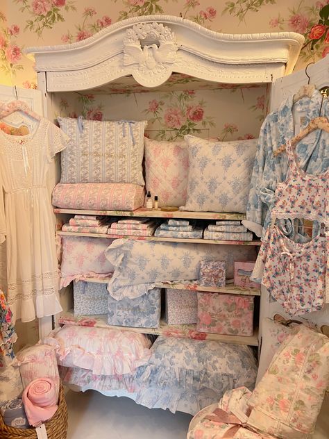 Love Shack Fancy Home, Shabby Chic Shop, Pink Dollhouse, Bakery Design Interior, Boutique Decor, College Room, Shabby Chic Room, Vintage Room, Room Makeover Inspiration