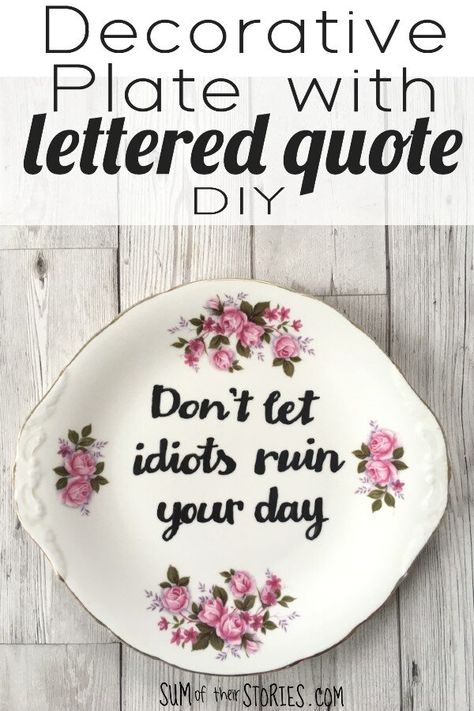 Plates With Quotes, Coffee Cup Crafts, Porcelain Pens, Diy Vintage Decor, Upcycled Projects, Old Plates, Plates Diy, Quote Diy, Diy Letters