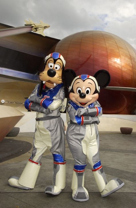 Mission Space, Disney Characters Costumes, Disney Parade, Walt Disney Characters, Disney World Characters, Retro Disney, Disney Aesthetic, Disney Ears, Disney Theme Parks