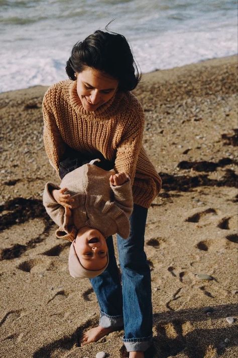 Beach Winter Family Photos, Baby On The Beach, Mom Daughter Photography, Winter Family Photoshoot, Winter Family Photos, Beach Photo Session, Family Nature, Ocean Kids, Winter Beach